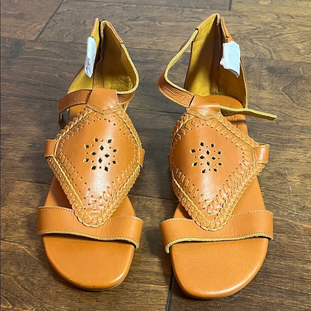 ELF Savannah Leather Sandals, size 7 - Picture 2 of 8